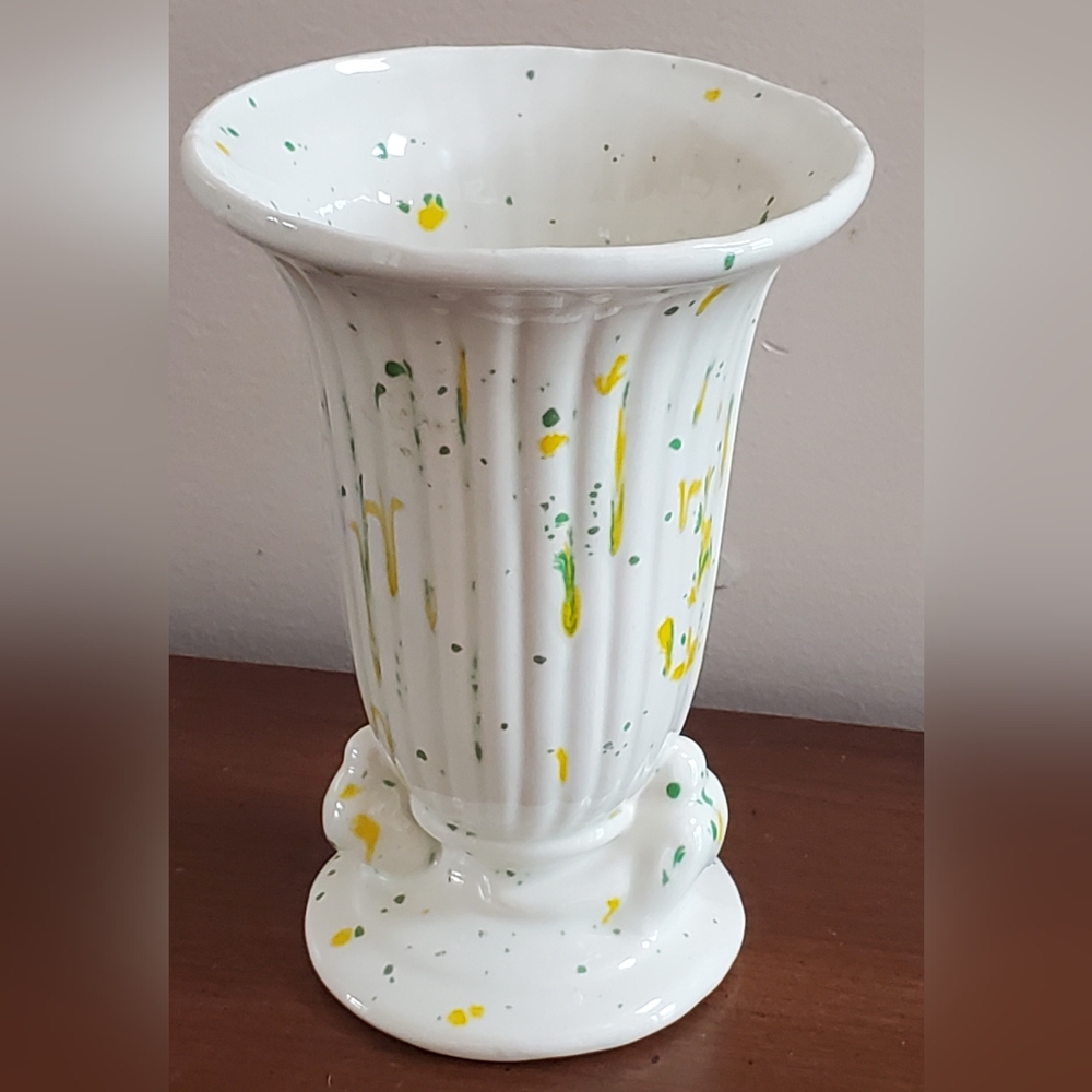 Vintage Off White Haeger Pottery Vase Dove Love Birds Fluted MCM Speckled 1975